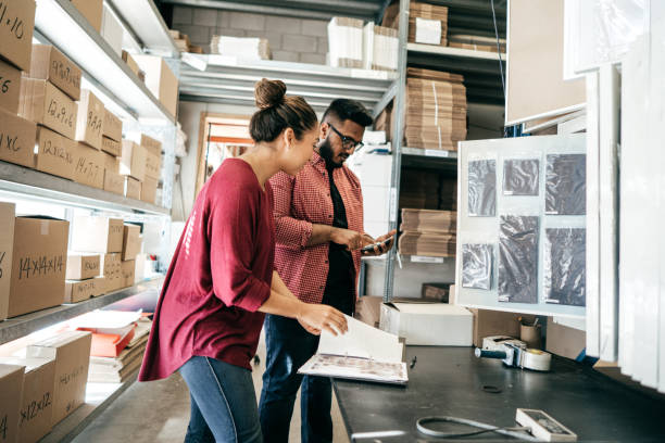 Employee discussing about Content Marketing for manufacturing